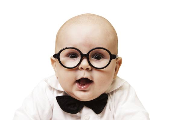 Vederea la bebeluși – 5 etape de dezvoltare ale vederii copiilor, Când apare vederea copilului