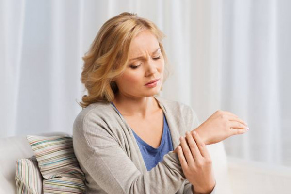 artrita simptomelor și tratamentului mâinilor durere în articulația temporofacială