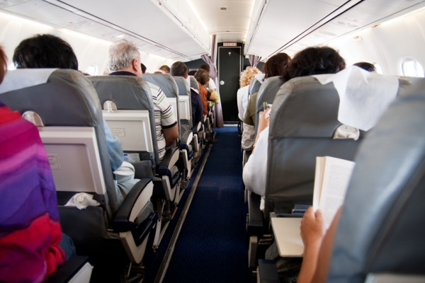Durerea lombara din timpul calatoriei cu avionul - cum o ameliorezi pe timpul zborului