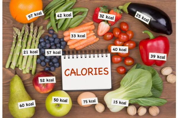 Cate calorii trebuie sa arzi ca sa slabesti 1 kilogram?, Caloriile din alimente și vârsta