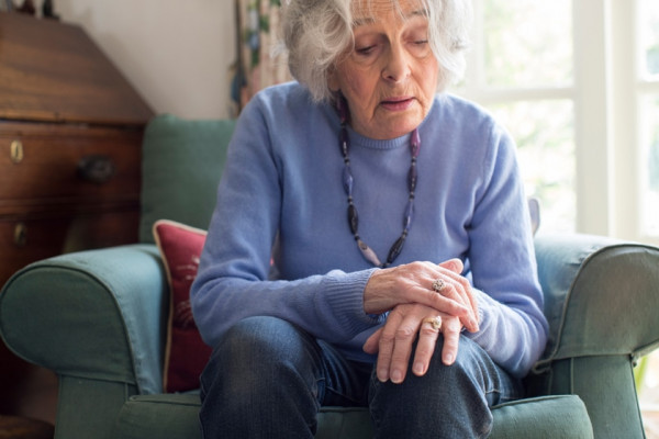 Simptomele bolii Parkinson: de la încetinirea mișcărilor până la tulburări de echilibru