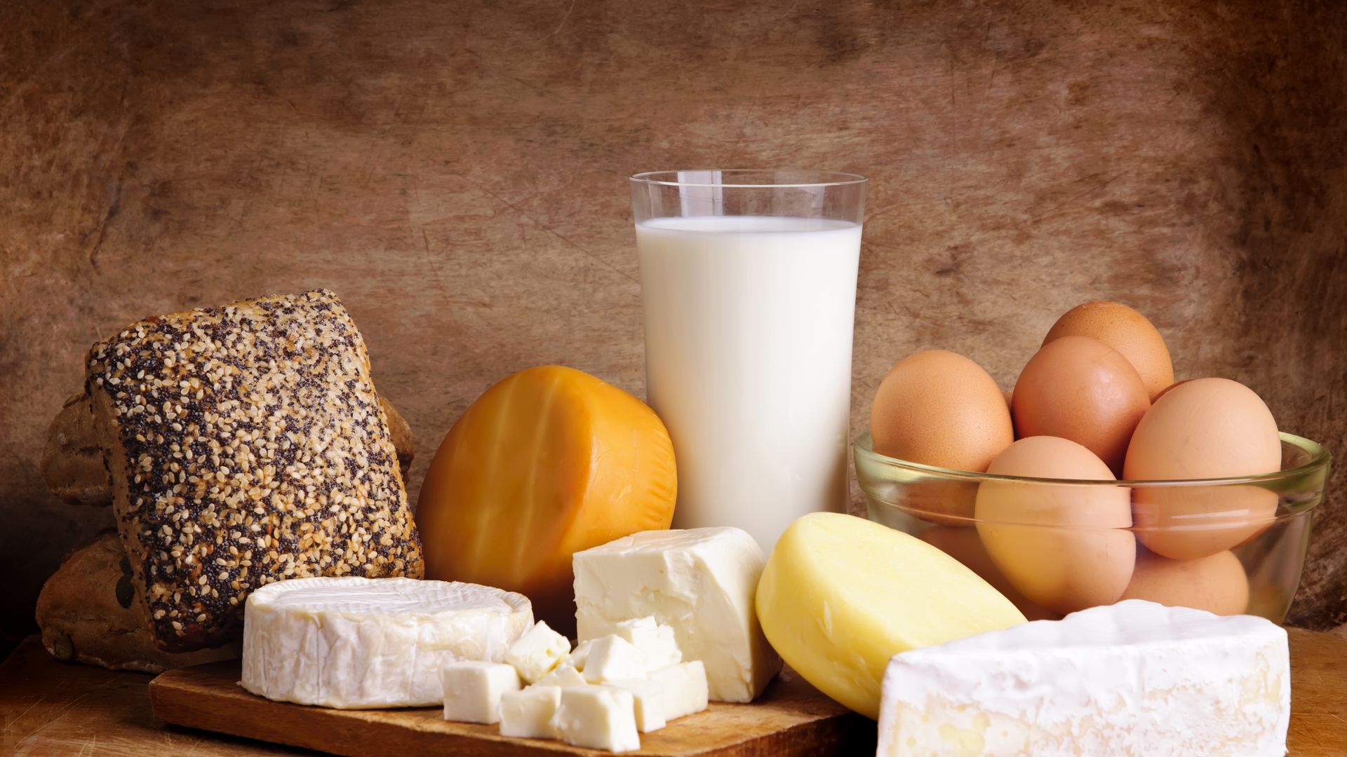Daca valoarea colesterolului e mare, ai voie lactate, oua si carne?