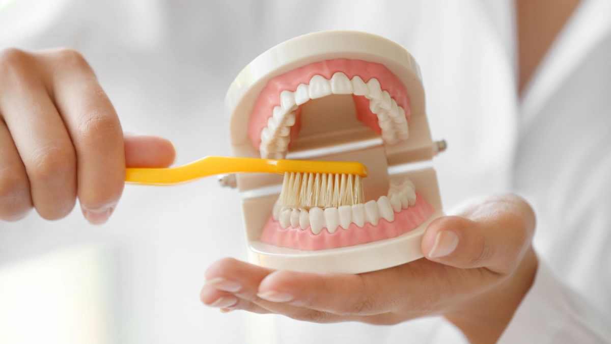 Curatarea protezei dentare: cum, cu ce si cand?