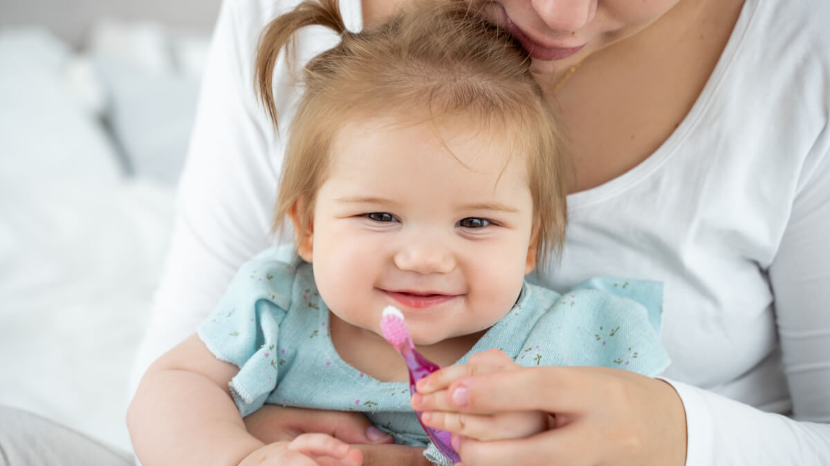 Igiena orala la bebelusi si la copiii mici