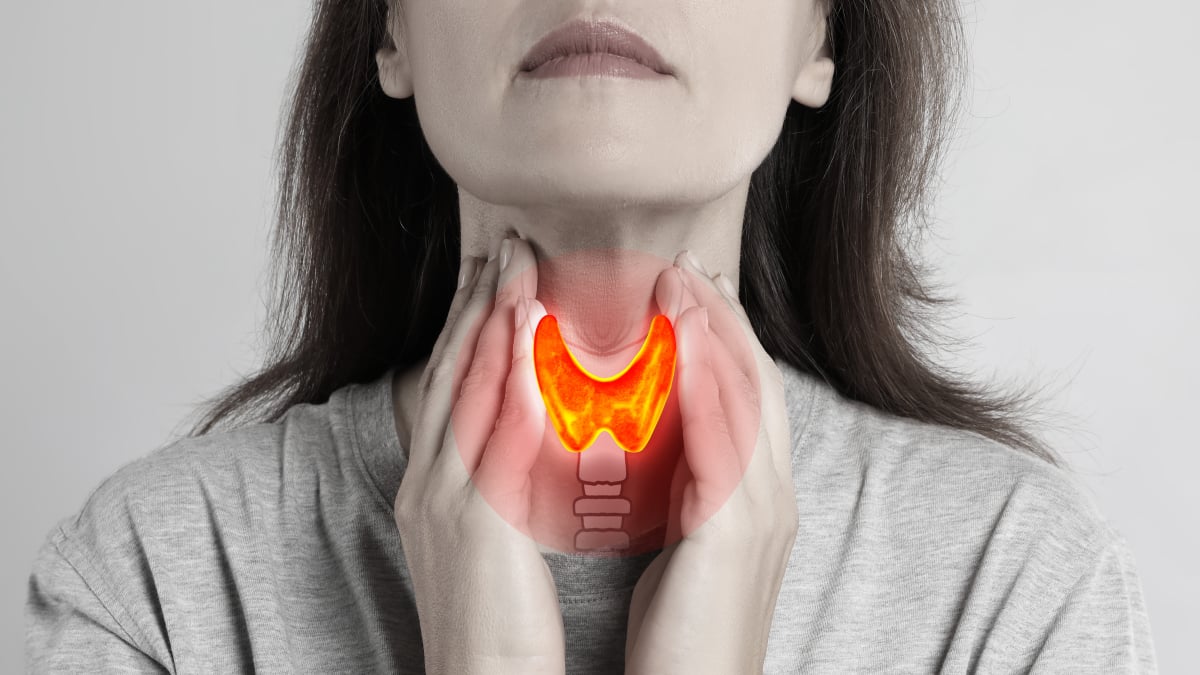 Glanda tiroidă doare? Simptomele afecțiunilor tiroidiene